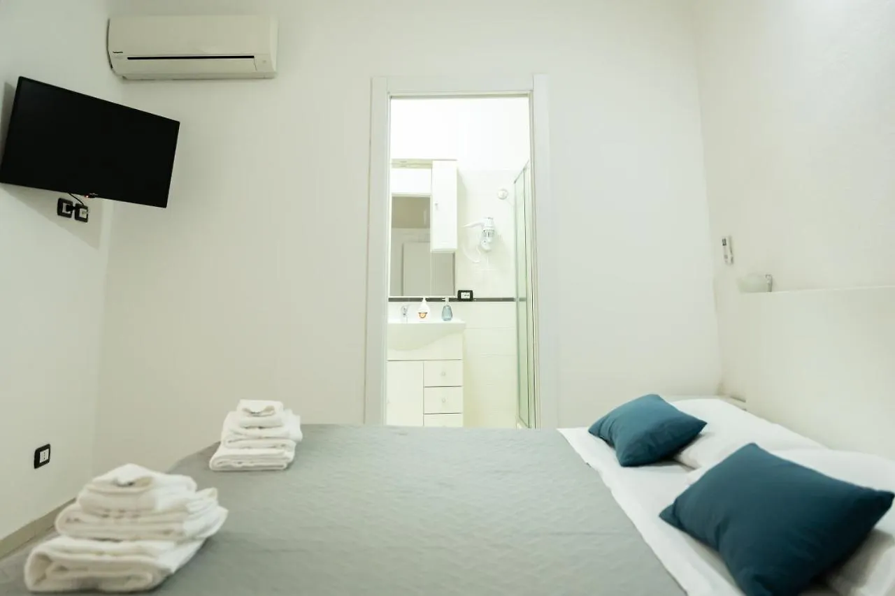 Nova Rooms Cagliari 0*,  Italien