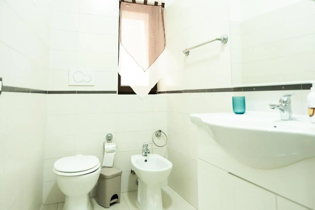 Nova Rooms Cagliari 0*,  Italia